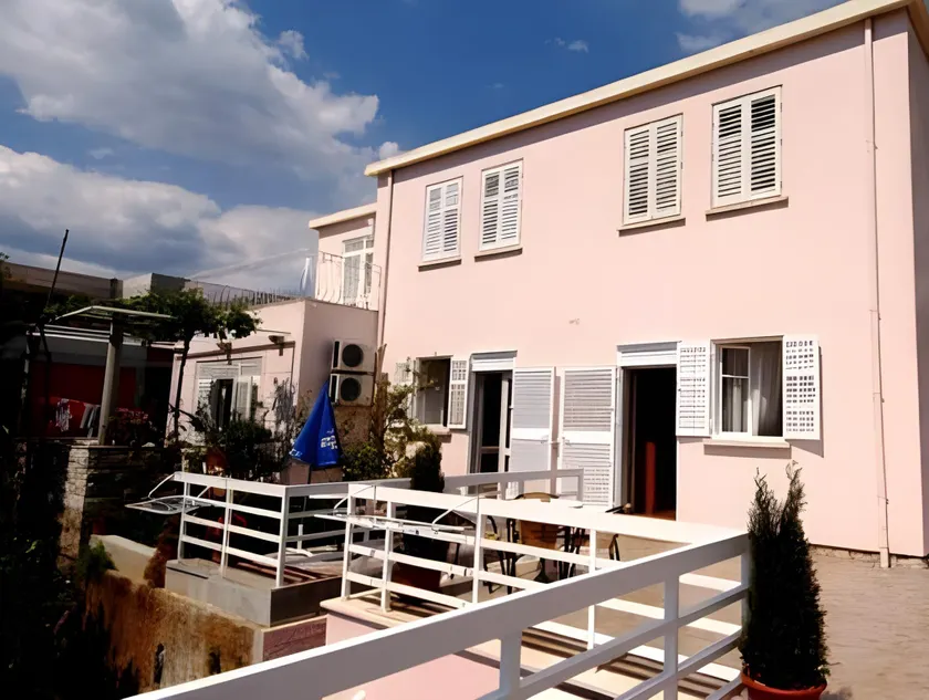 Estudio con terraza y jardín | Vistas al agua - Image 1