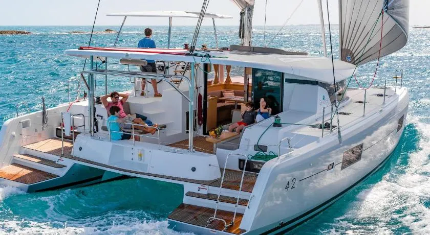 Luxus Katamaran Lagoon 42, 6 erstaunliche Inseln, AC & Generator - Image 1