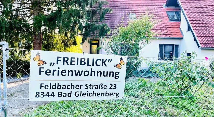 Freiblick 1 Bad Glbg mit Garten Top1 - Image 1
