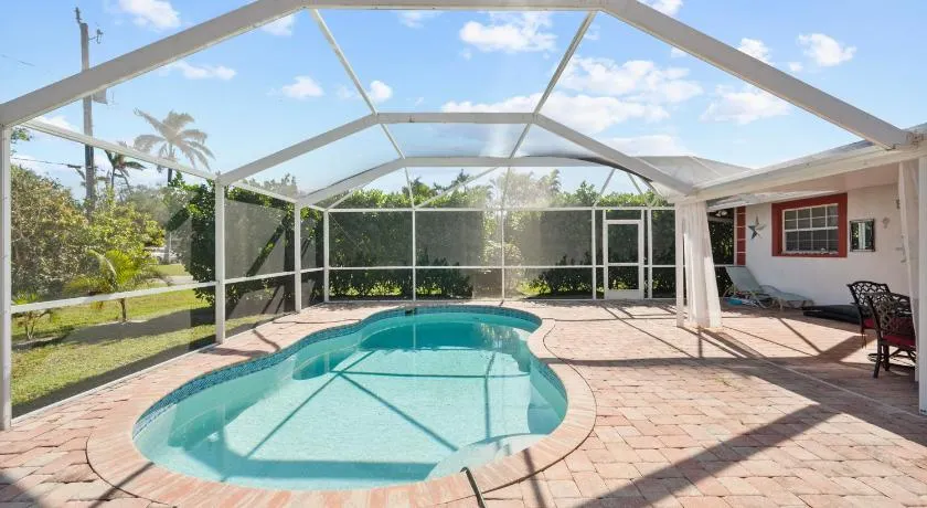 Superb Holiday Villa with a Pool in Bonita Springs - Image 1