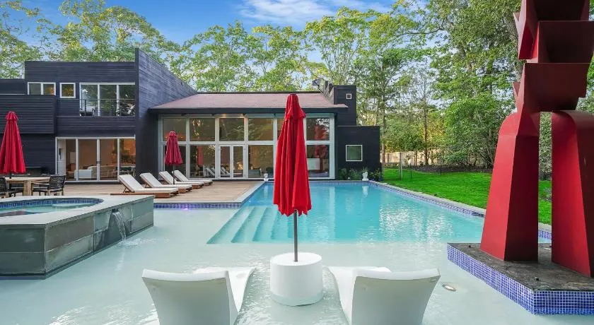 Chic Modern Retreat in the Heart of EH! Pool Open! - Image 1