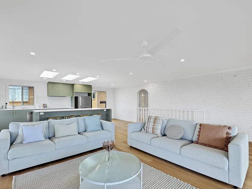2-Bed Beach Haven with Garden & Alfresco Dining - Image 1