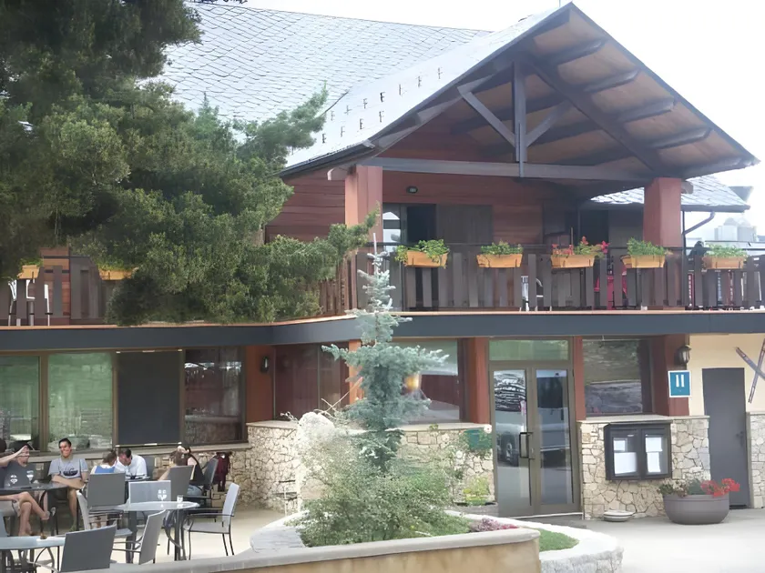 Hotel Avet - Image 1