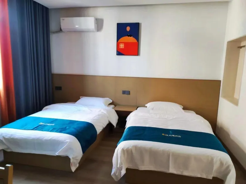 Xinglong Hotel - Image 1