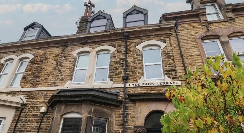 Flat 2 23 Hyde Park Road - Image 1