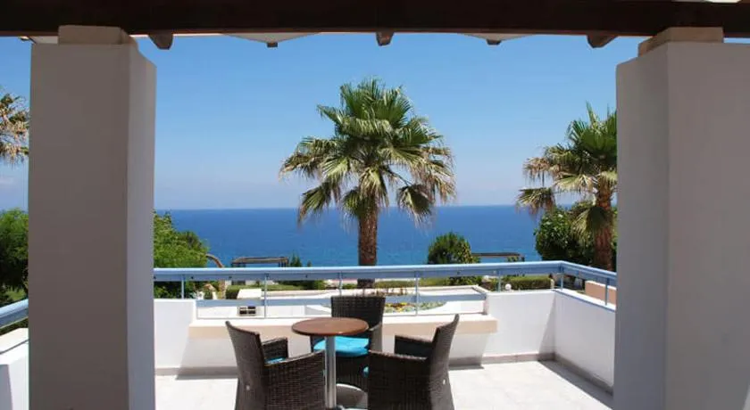 Aithrio Hotel - Image 1