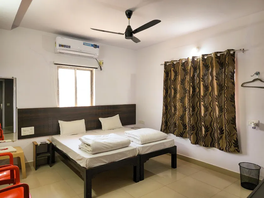 Shivani Inn Hotel & Banquet - Image 1
