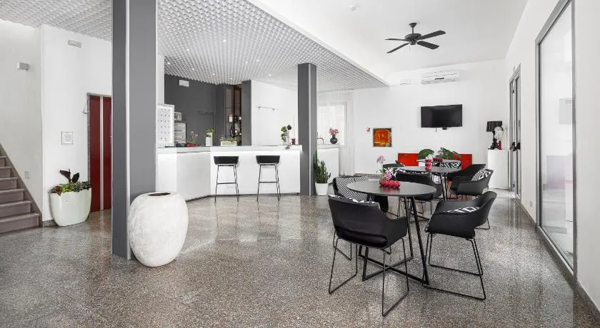 BI Hotel - Image 1