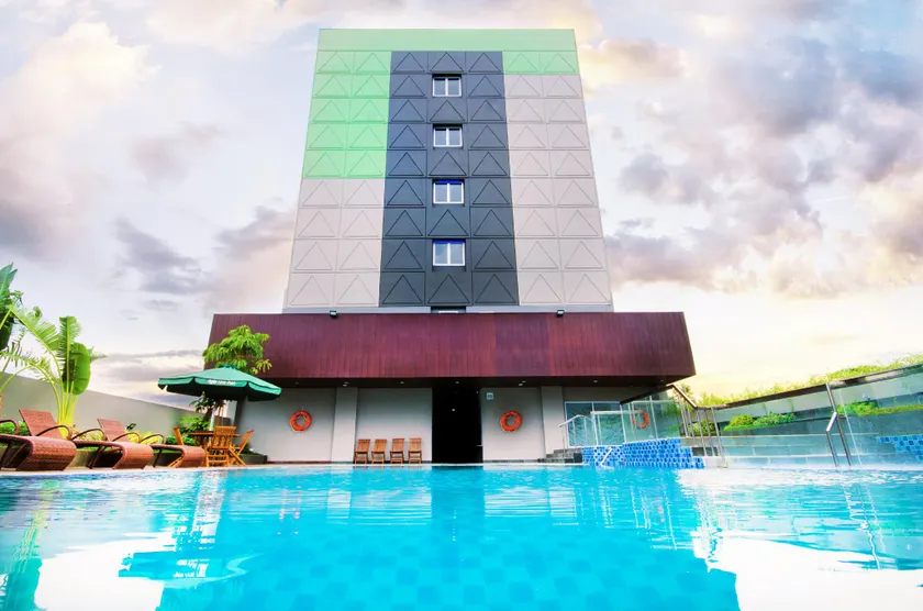 Ayola First Point Hotel Pekanbaru - Image 1
