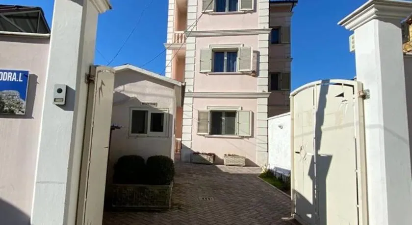 Hotel Shkodra L - Image 1