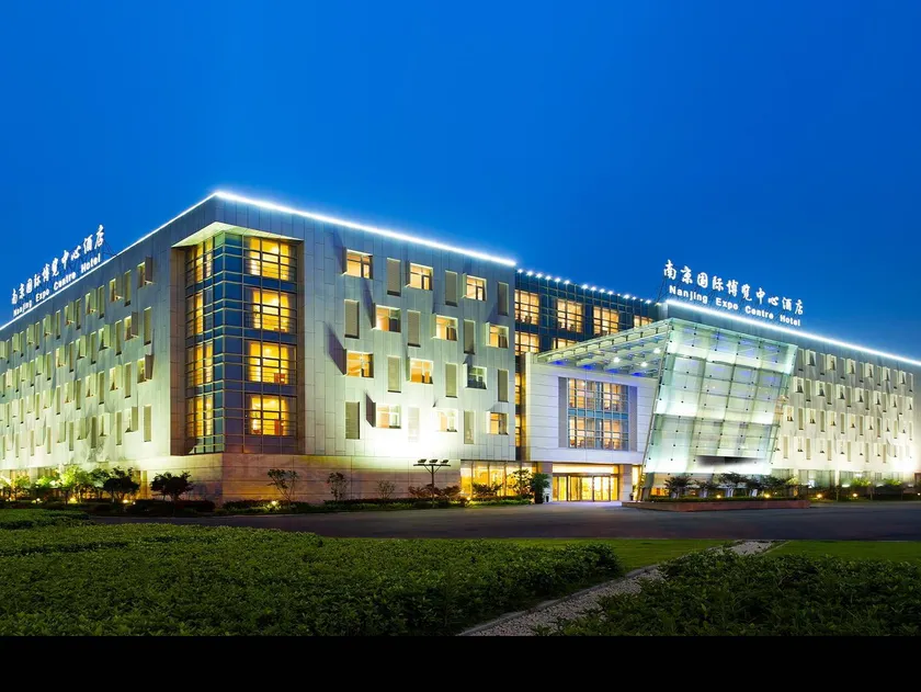 Nanjing Expo Center Hotel - Image 1