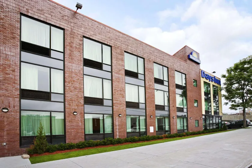 Days Inn by Wyndham Bronx Near Stadium - Image 1