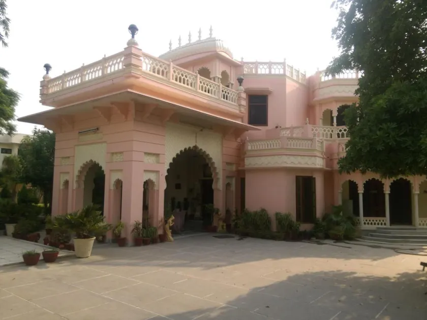 Savrupson Heritage Home - Image 1