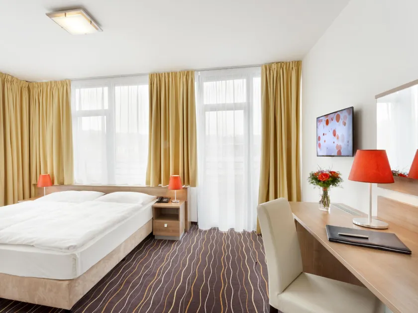 Akcent hotel - Image 1