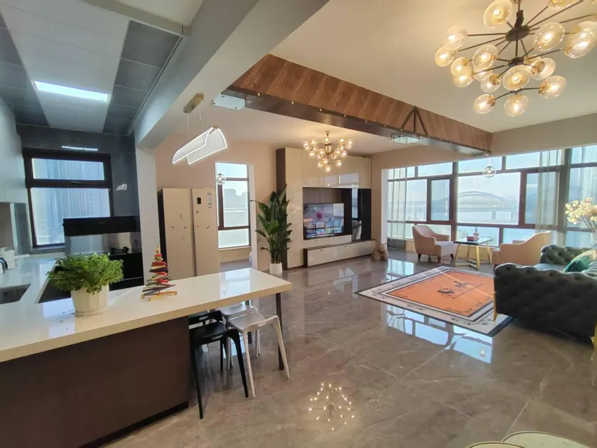 Central Avenue Luxury River View Apartment - Image 1