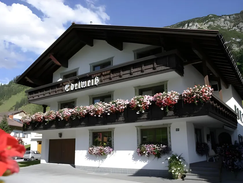 Edelweiss Apartments - Image 1
