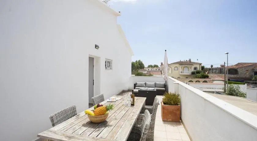 1001 Apartamento para 4 personas by homeselectspain - Image 1