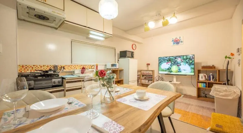 Spacious house hotel-style linen 1 minute walk from the station 30 minutes to USJ 15 minutes to Dotonbori 7 minutes to Umeda - Image 1