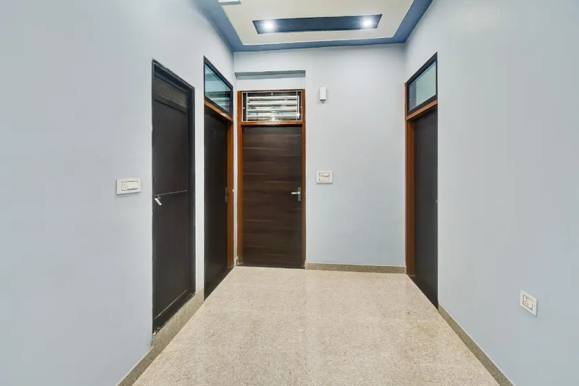 Hotel O Regal - Image 1