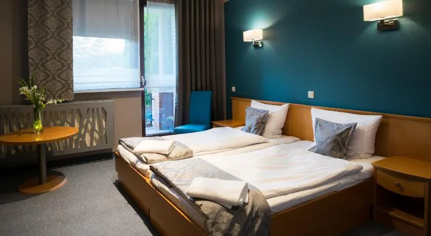 Hotel Restauracja Tawerna Gliwice - duży parking gratis - Image 1