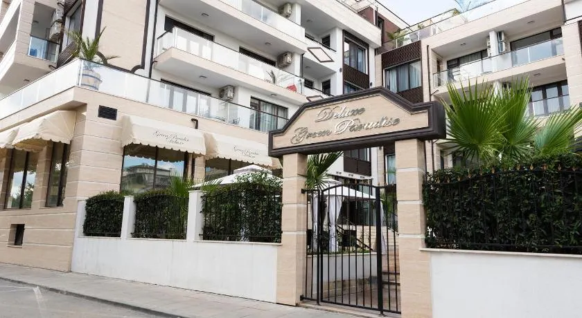 Green Paradise Deluxe Apartments - Image 1