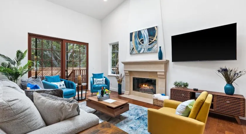 Gorgeous Santa Cruz Villa - Modern Beachside Paradise with NEW Hot Tub & Fast Wi-Fi - Image 1