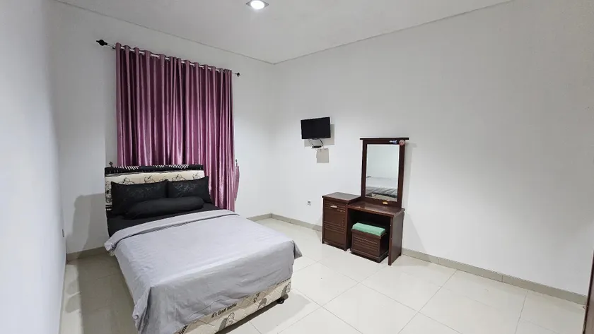 RedDoorz at Residence Bintaro - Image 1