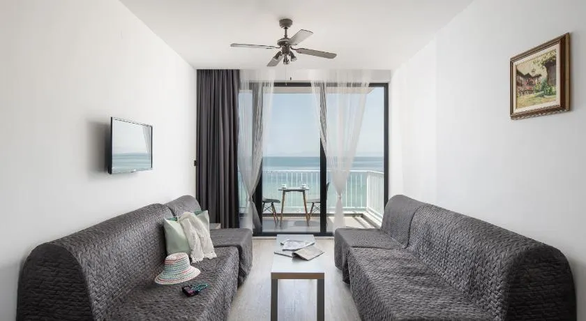 Grand Dodo's Triada Seaview Studios - Image 1