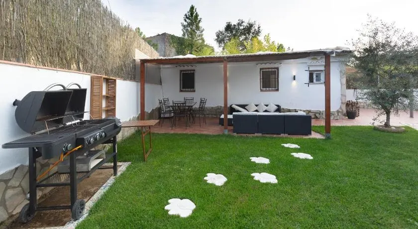 Detached villa for 6 People in Lloret de Mar with comunal Outdoor swimming pool - Image 1