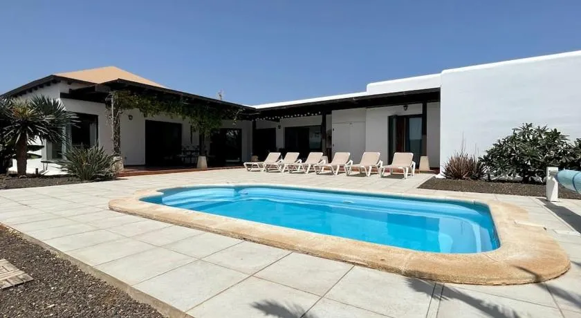 Villa spacieuse et lumineuse avec piscine Chauffée - Image 1