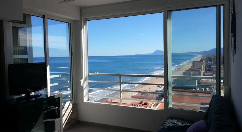 Acogedor apartamento con vistas al mar. - Image 1