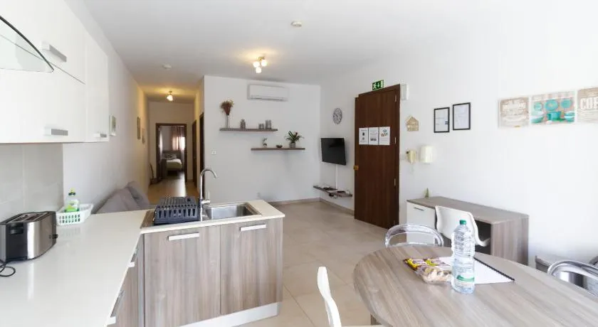 Modern & Central 2 bedroom & 2 bathrooms apartment - Image 1