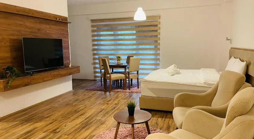 Fuk-tak apartmani&restoran - Image 1