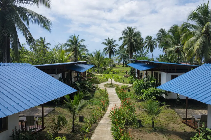 Pacific Waves Hostel & Surf - Image 1