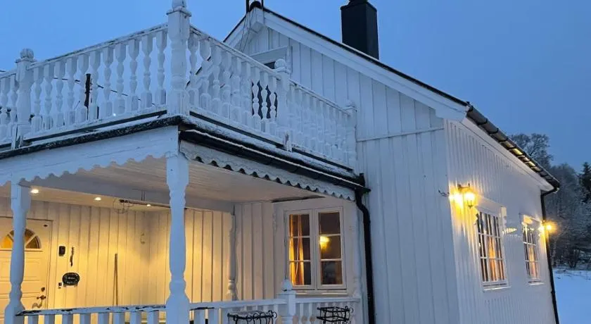 Marvelous farmhouse with amazing fjord and mountain view in Northern Norway - Image 1