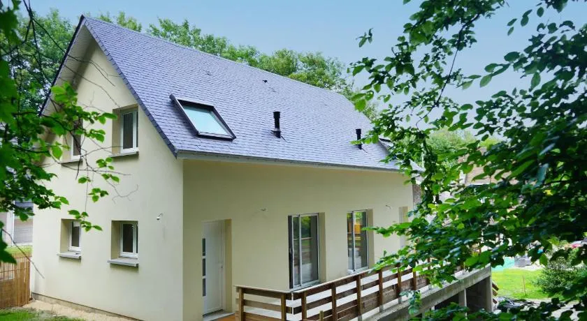 Les Tilleuls, Gîte familial avec jardin et piscine partagés - Image 1