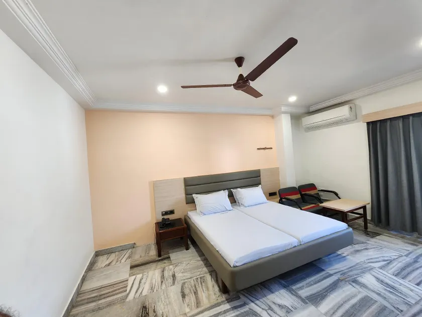 hotel sri ram - Image 1