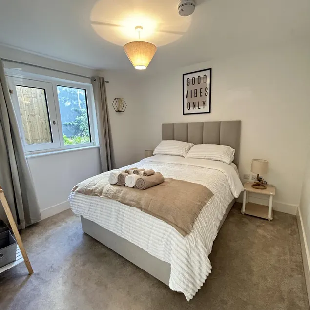 Modern-Wohnung-Apartment-Ensuite mit Bad - Image 1