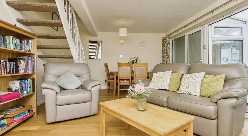 3 Harbour Strand - Image 1
