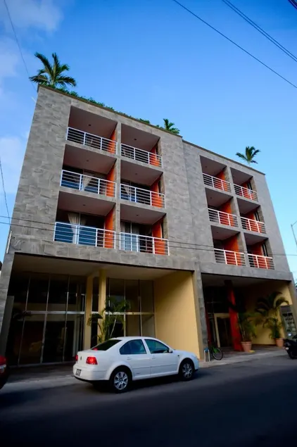 Sunrise 42 Suites Hotel - Image 1