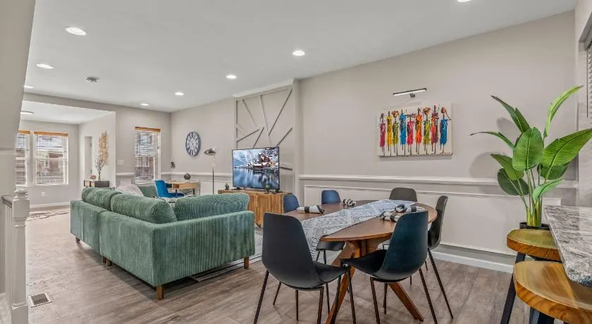 Uptown Gem! Immaculate-Comfort-Character! - Image 1