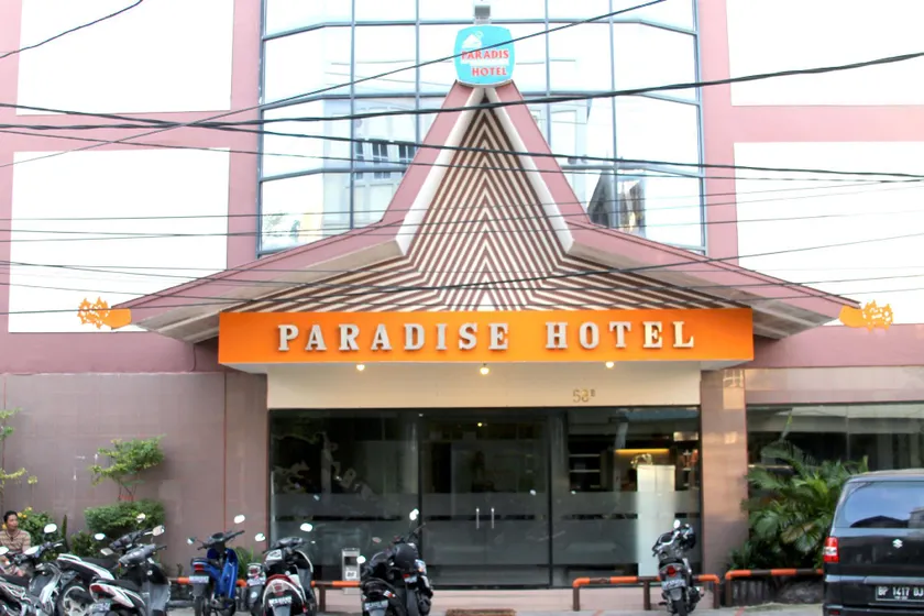 Paradise Hotel - Image 1
