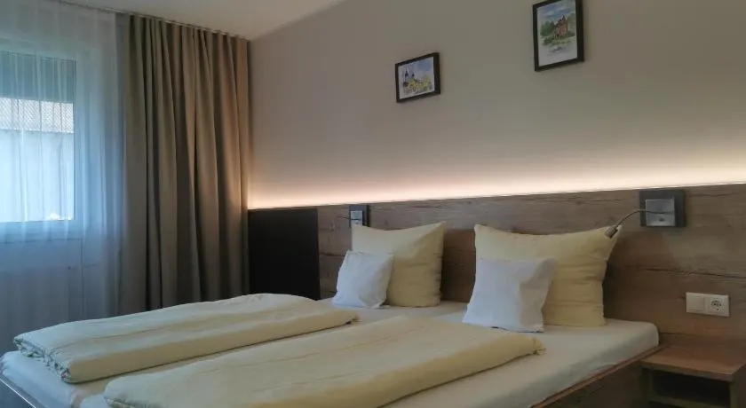 Hotel am Regenbogen - Image 1