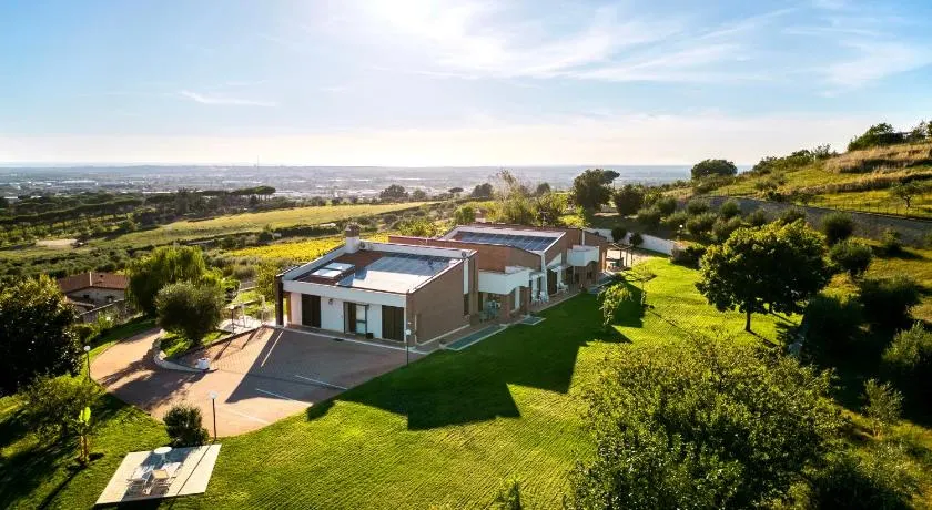 Cape House - Image 1