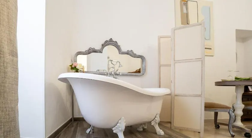 Corte Pietrantica - Charming Rooms & Suites - Image 1