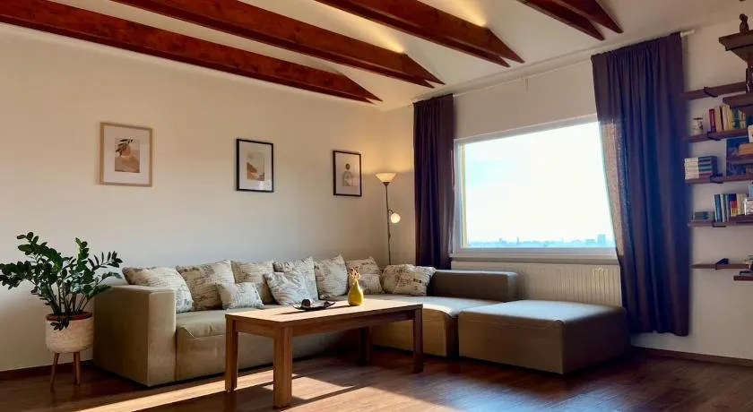 Priestranný apartmán s veľkorysým výhľadom - Image 1