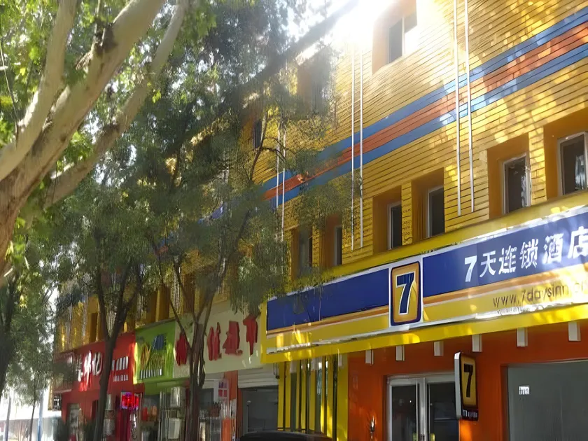 7 Days Inn Linfen Railway Station - Image 1