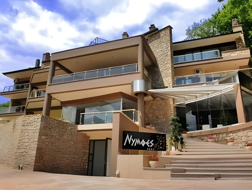 Nymfes Hotel - Image 1