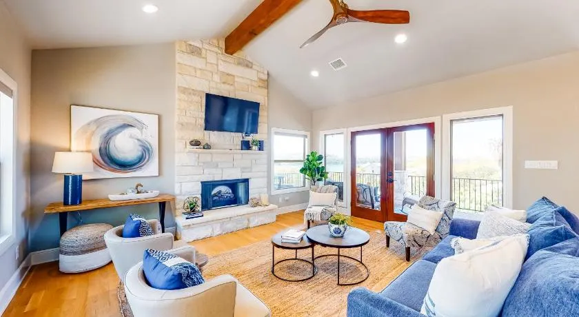 Lago Vista Retreat - Image 1