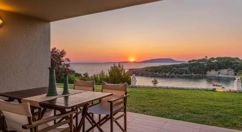 Villa Idyle - Beachfront Residence - Image 1